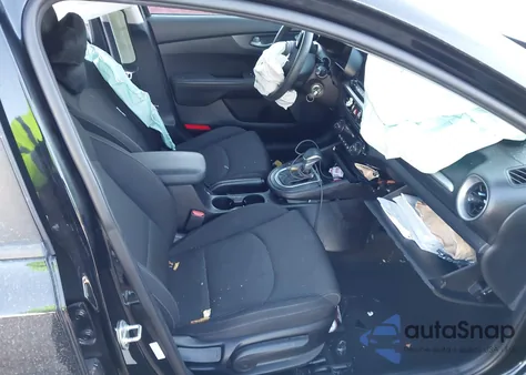 2019 Kia Forte Lxs z USA, uszkodzony, nr VIN 3KPF24AD0KE052946